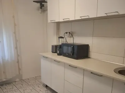 bucatarie mobilier alb apartament vanzare-cumparare Sector 2, București